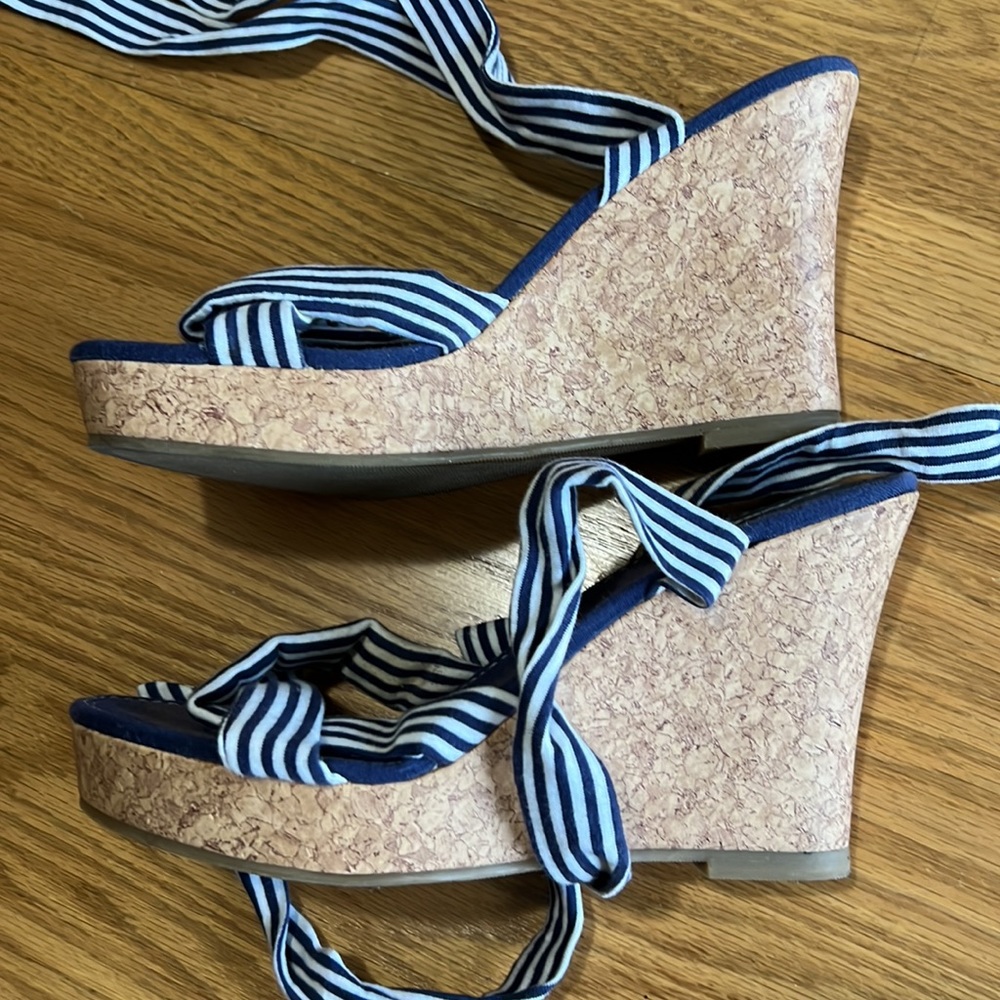 SUPER CUTE Unionbay Blue & White wedge heels tie around ankle Size 7.5 - Picture 7 of 14
